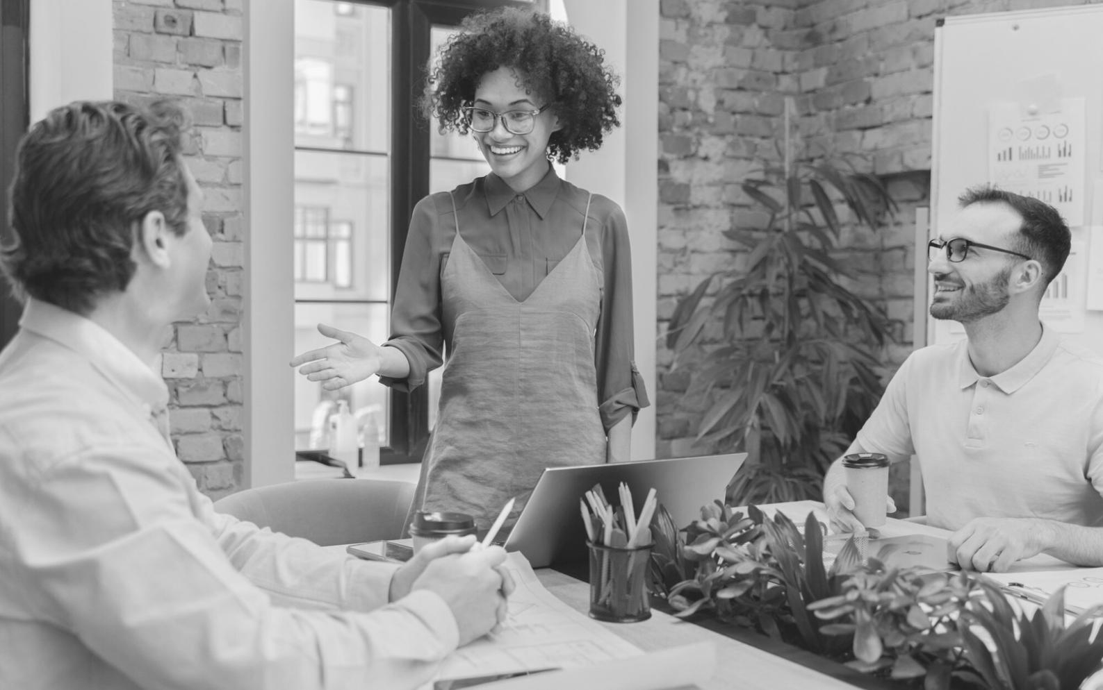 Professioneller Arbeitsbereich für strategische Analyse und Kundenbetreuung